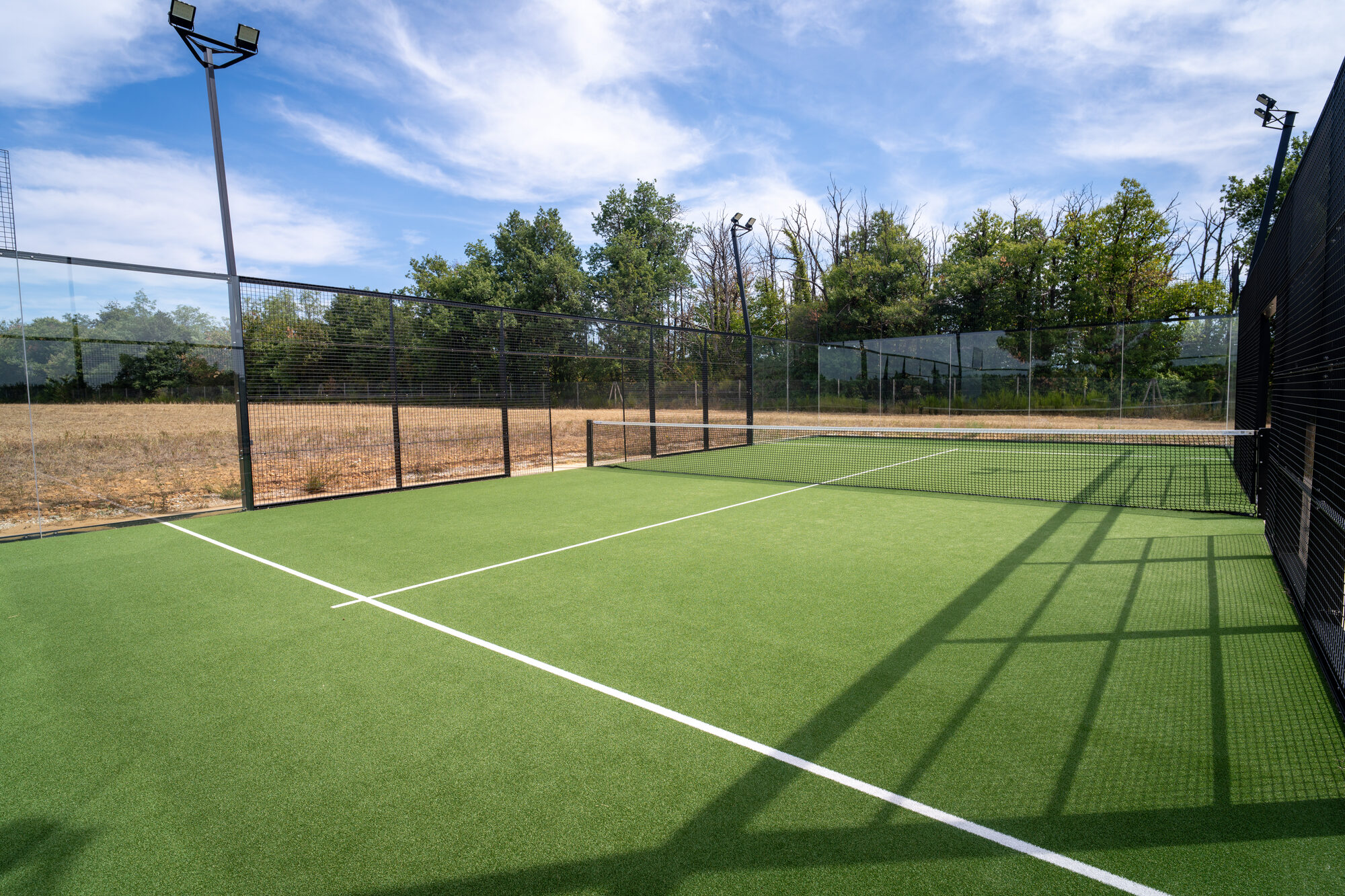 Terrain de padel — parois vitrées