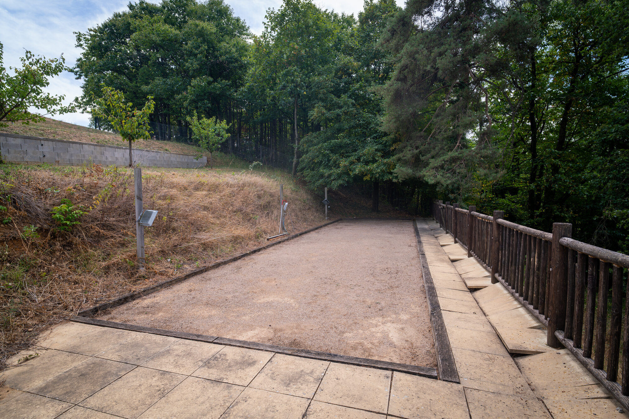 Pétanque — vue depuis la pelouse