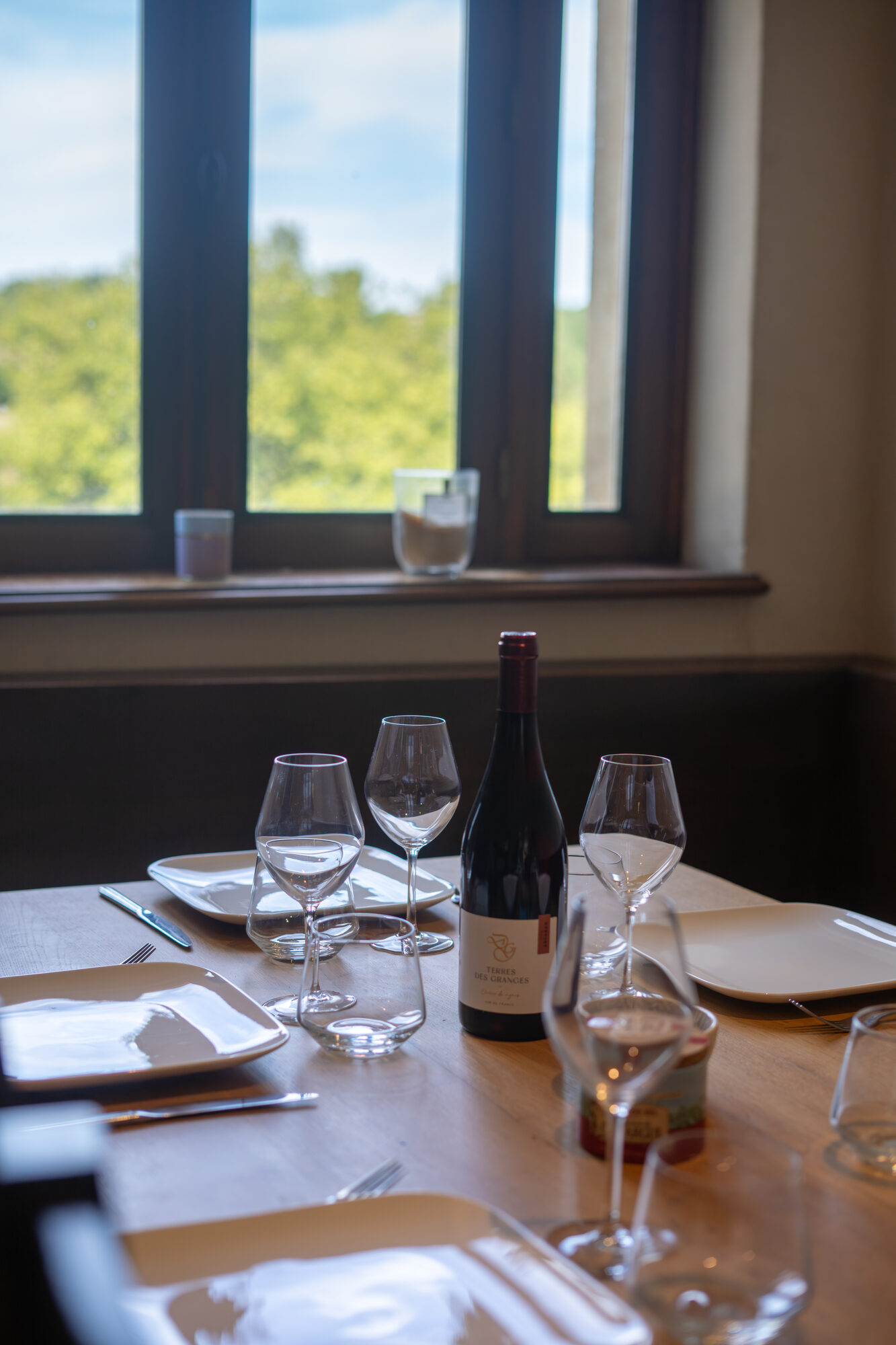 Salle à manger — table dressée